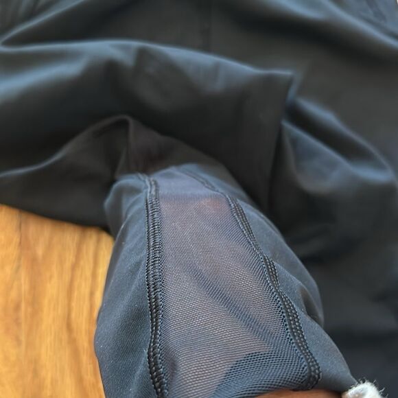 Lululemon Train Times Crop (17") Black great pre owned condition mesh detail - Picture 6 of 11